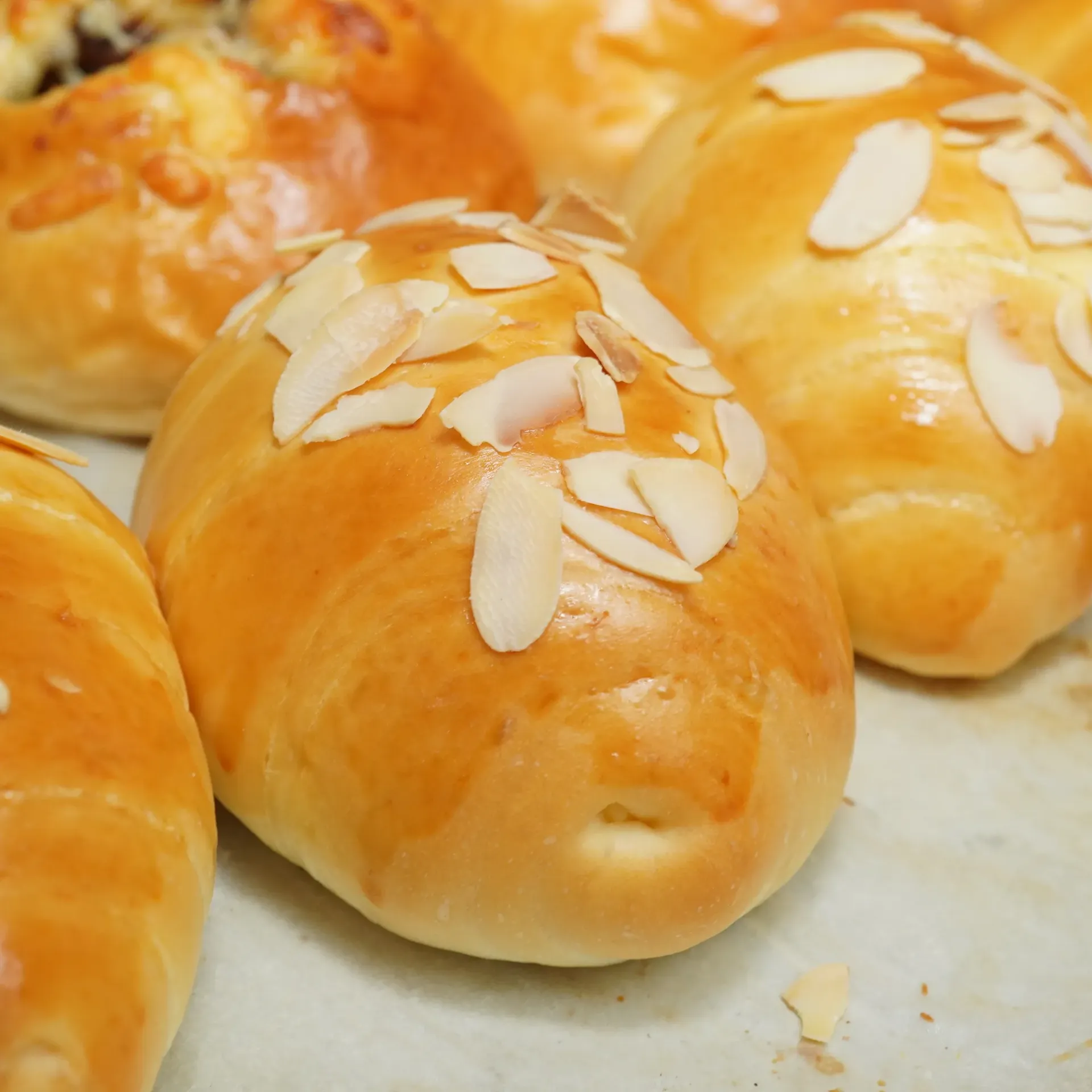 Bánh Mì Phô Mai Hạnh Nhân 30g